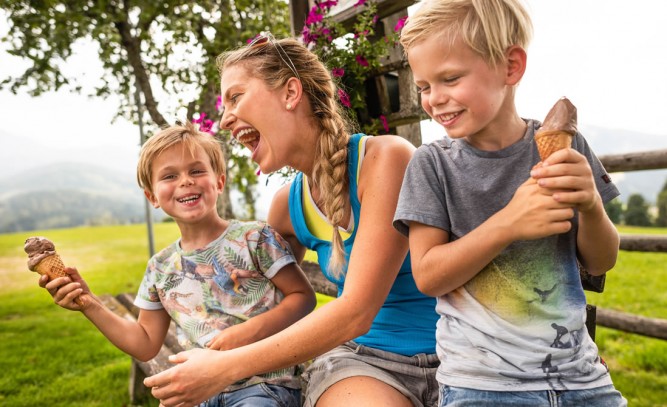 Sommerurlaub mit der Familie in den Bergen