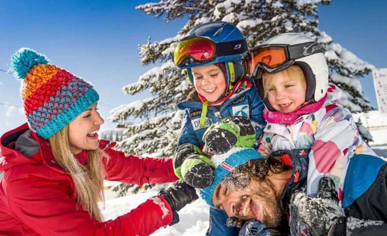 Familienurlaub im Winter in Österreich © Flachau Tourismus - zooom productions