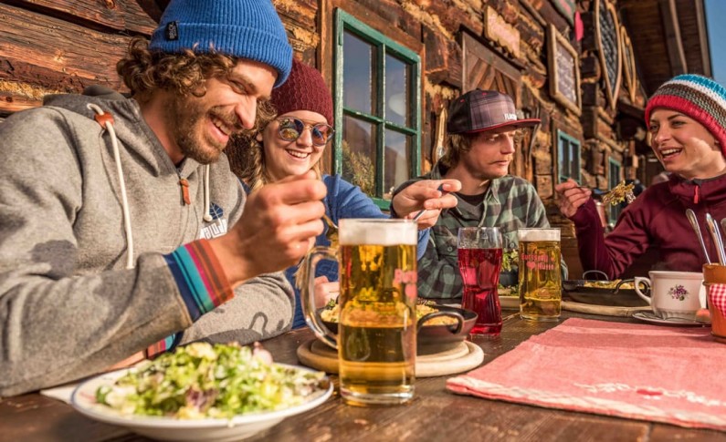 Essen im Ski-Restaurant © Flachau Tourismus - zooom productions