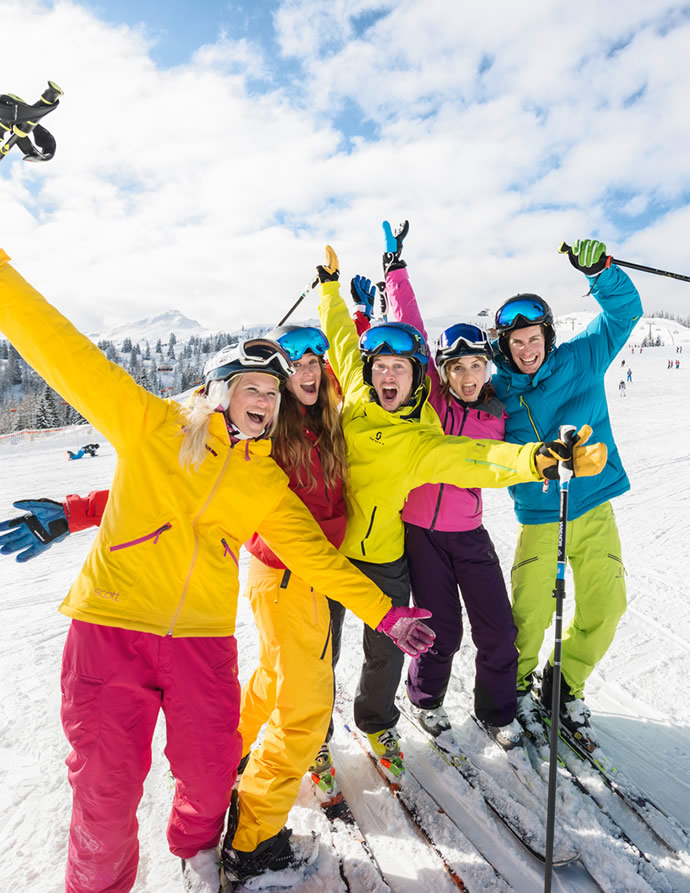 Freunde im Skiurlaub © Flachau Tourismus